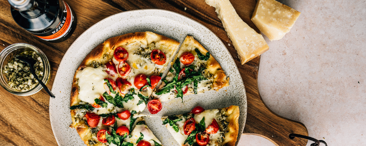 White Pizza with Tomatoes and Onions – La Maison Orphée