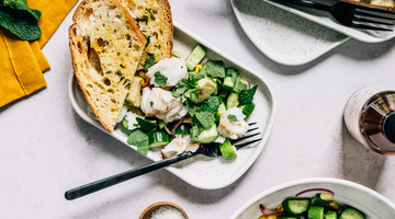 Poisson blanc au four et salade de pickles de feu