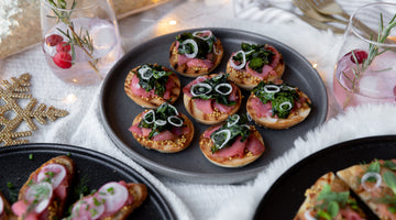 Canapés de gravlax de saumon et moutarde caviar