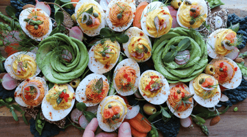 œufs mimosa farcis. On ne sait pas pour vous, mais les œufs mimosa sont pour nous un grand classique des brunchs, surtout de Pâques. Tout le monde en raffole.