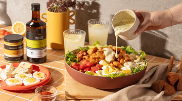 Salade Cobb au poulet, vinaigrette yogourt, Dijon et huile d’olive