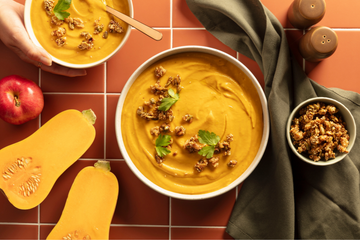 Potage à la courge et garniture croquante