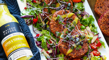 Chickpea and beetroot patties with a turmeric and pepper salad