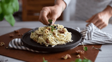 Walnut and ricotta pasta, a quick and creamy, absolutely delicious change from the traditional spaghetti. Amazingly delicious walnut and ricotta pasta recipe. Change things up and try this creamy recipe.