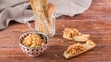 Very easy salmon tartar with our turmeric and pepper marinade dressing