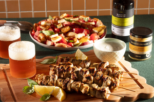 Brochettes de porc miel et Dijon, sauce au yogourt