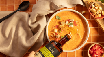 Gaspacho de tomates, concombres et poivrons rôtis